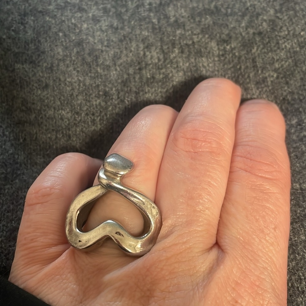 Uno de 50 Silver Silver Nailed Heart Ring - Picture 6 of 7
